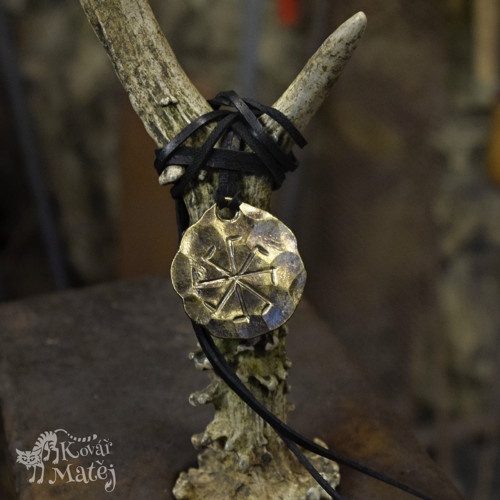 Kolovrat, přívěsek, amulet