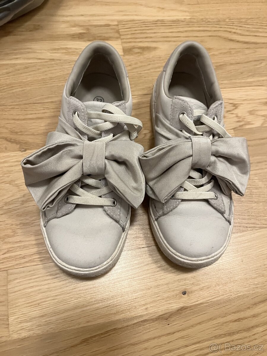 Dívčí boty (kůže). Itálie.