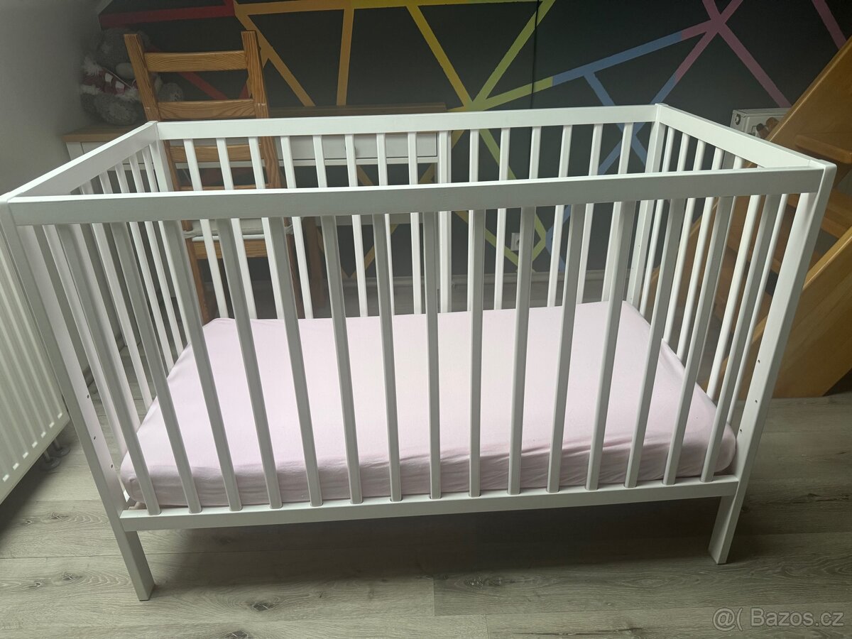 Dětská postýlka s matrací