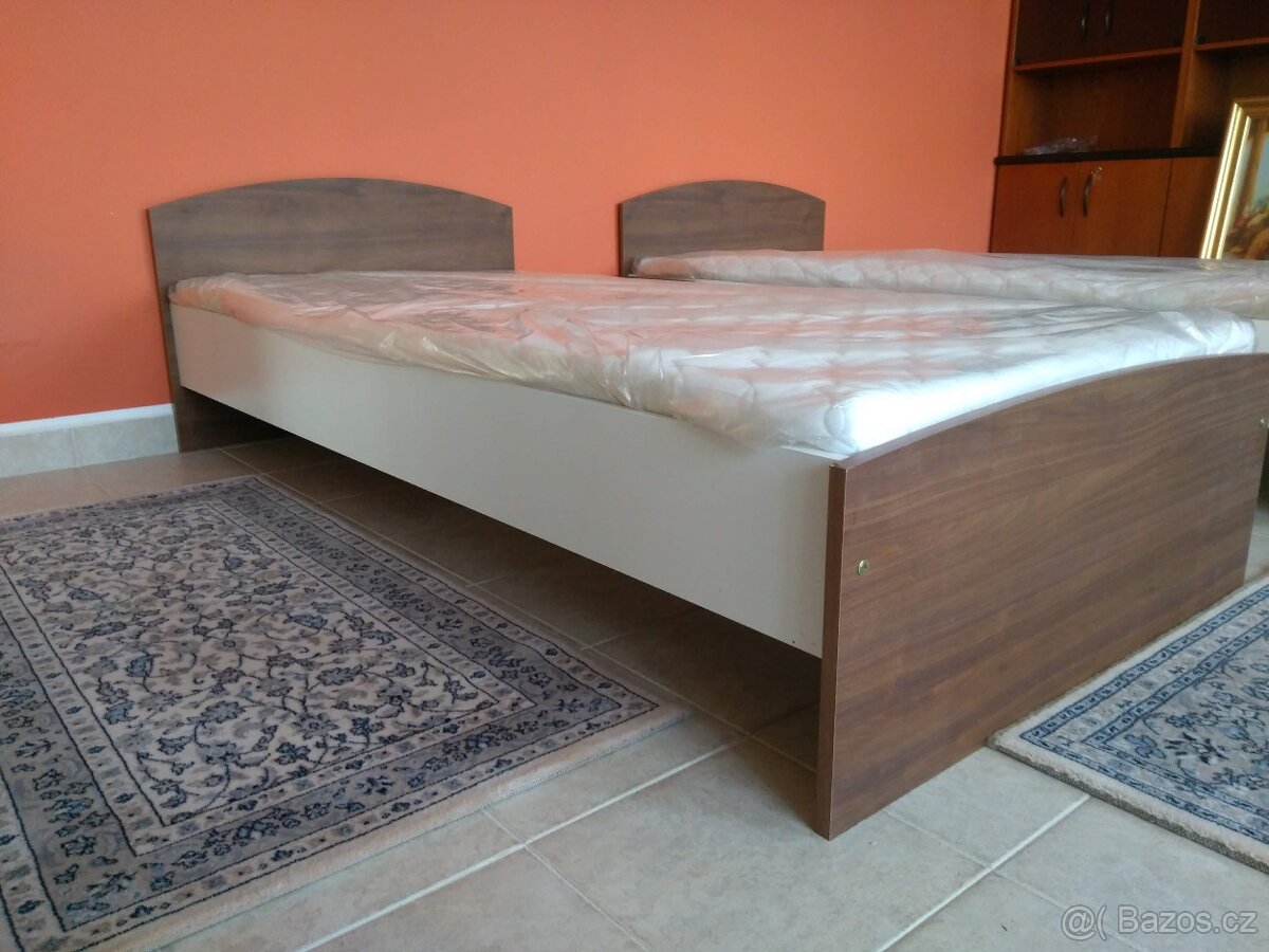 Jednolůžková postel nová s matrací a roštem