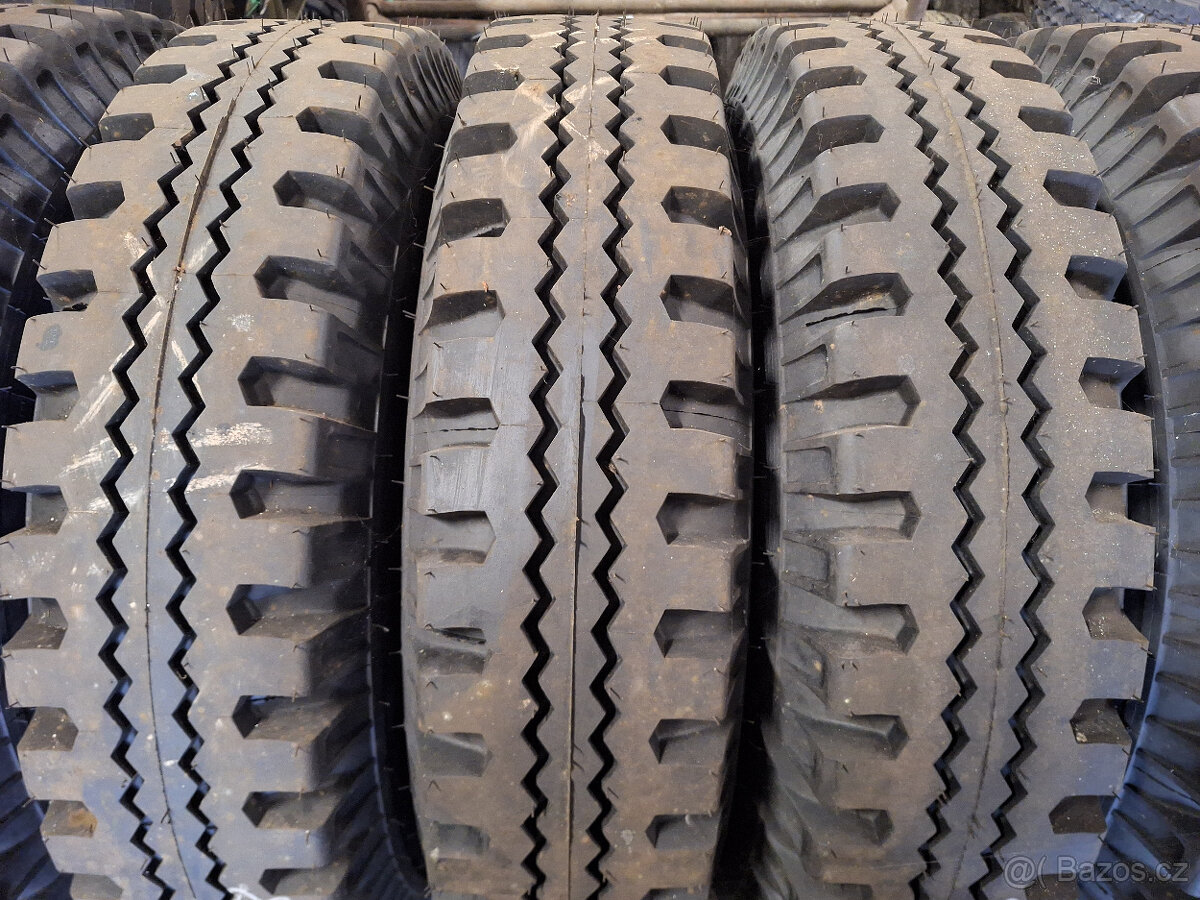 Pneu BARUM, marador 8,25-15