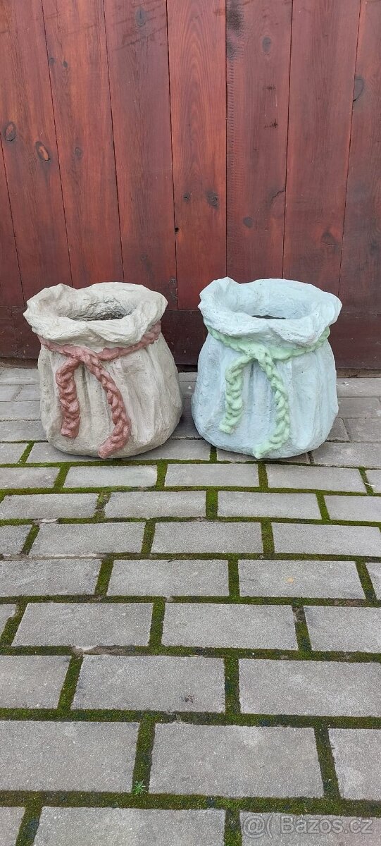 Velký betonovy měšec