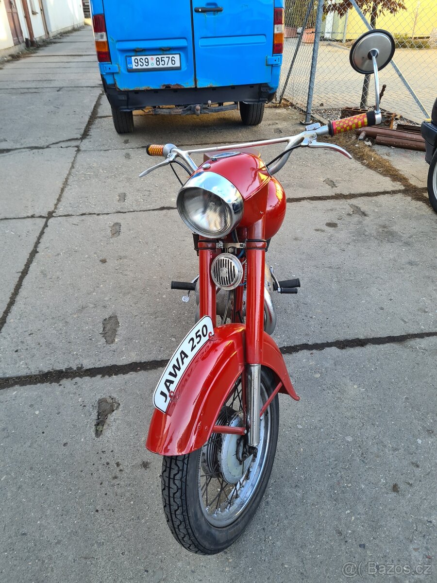 Jawa 250 353 Kývačka