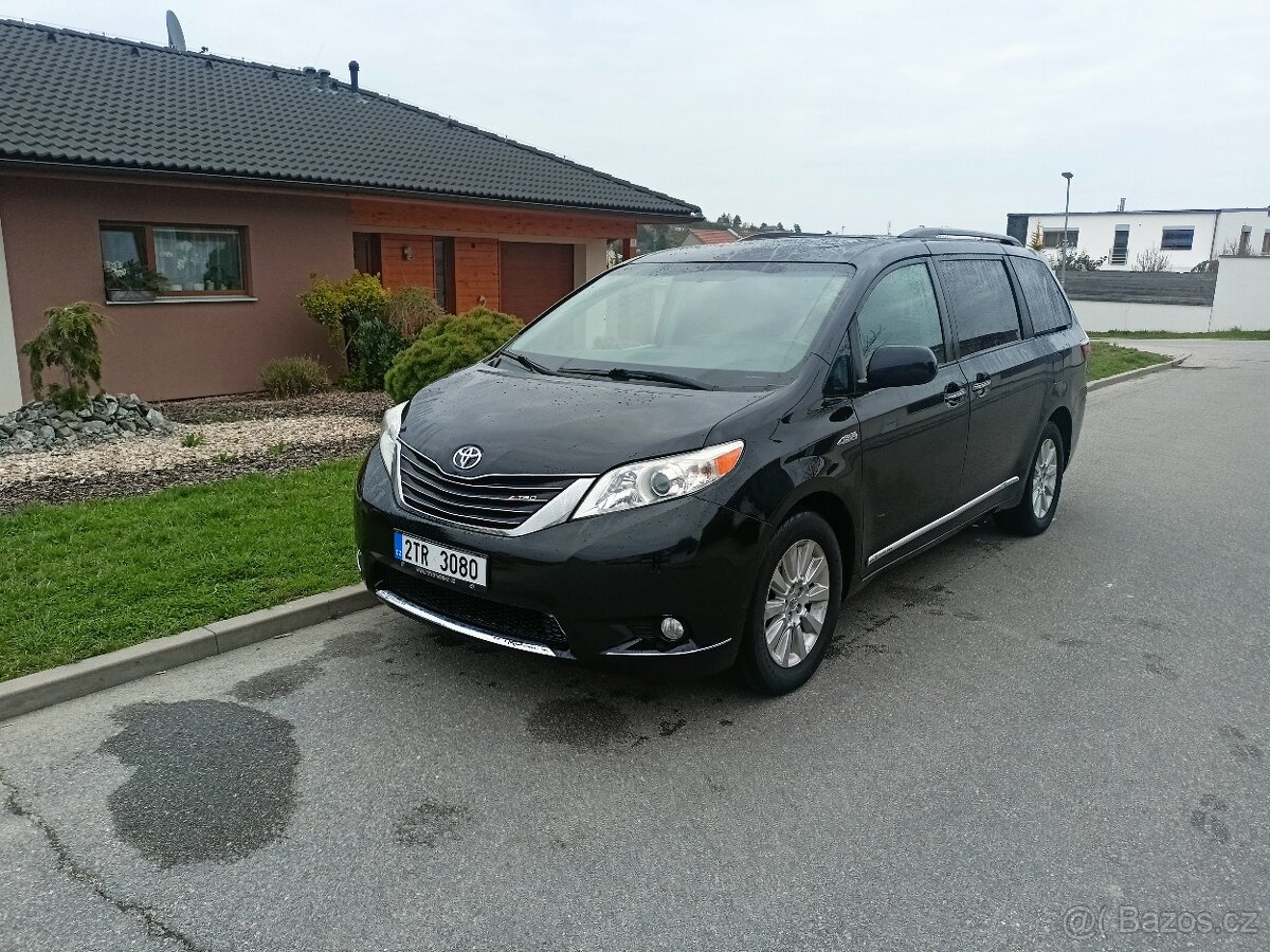 TOYOTA SIENNA XLE 3,5 V6 AWD  2015 NOVÝ MODEL 7 míst LPG