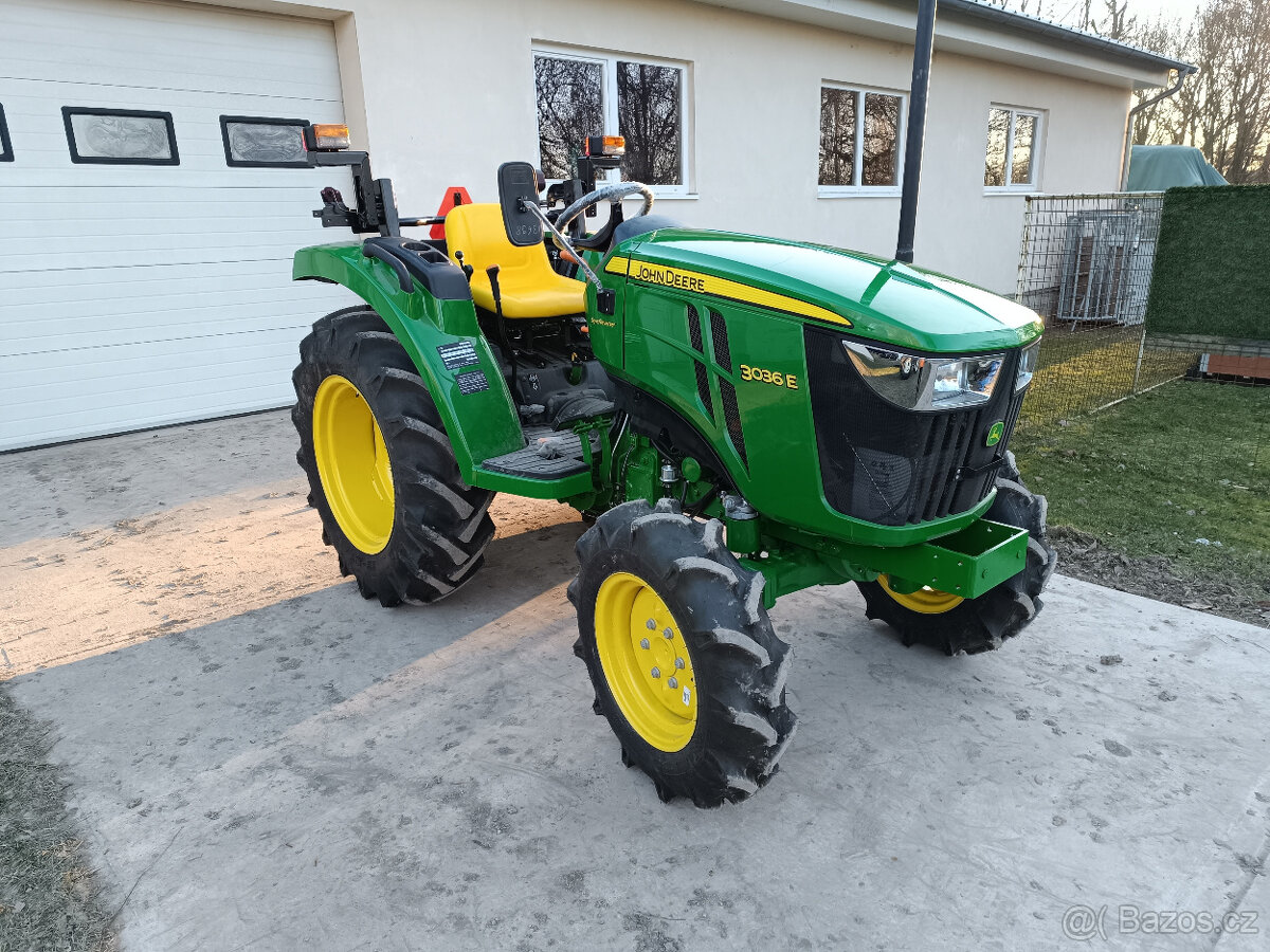 John Deere 3036E