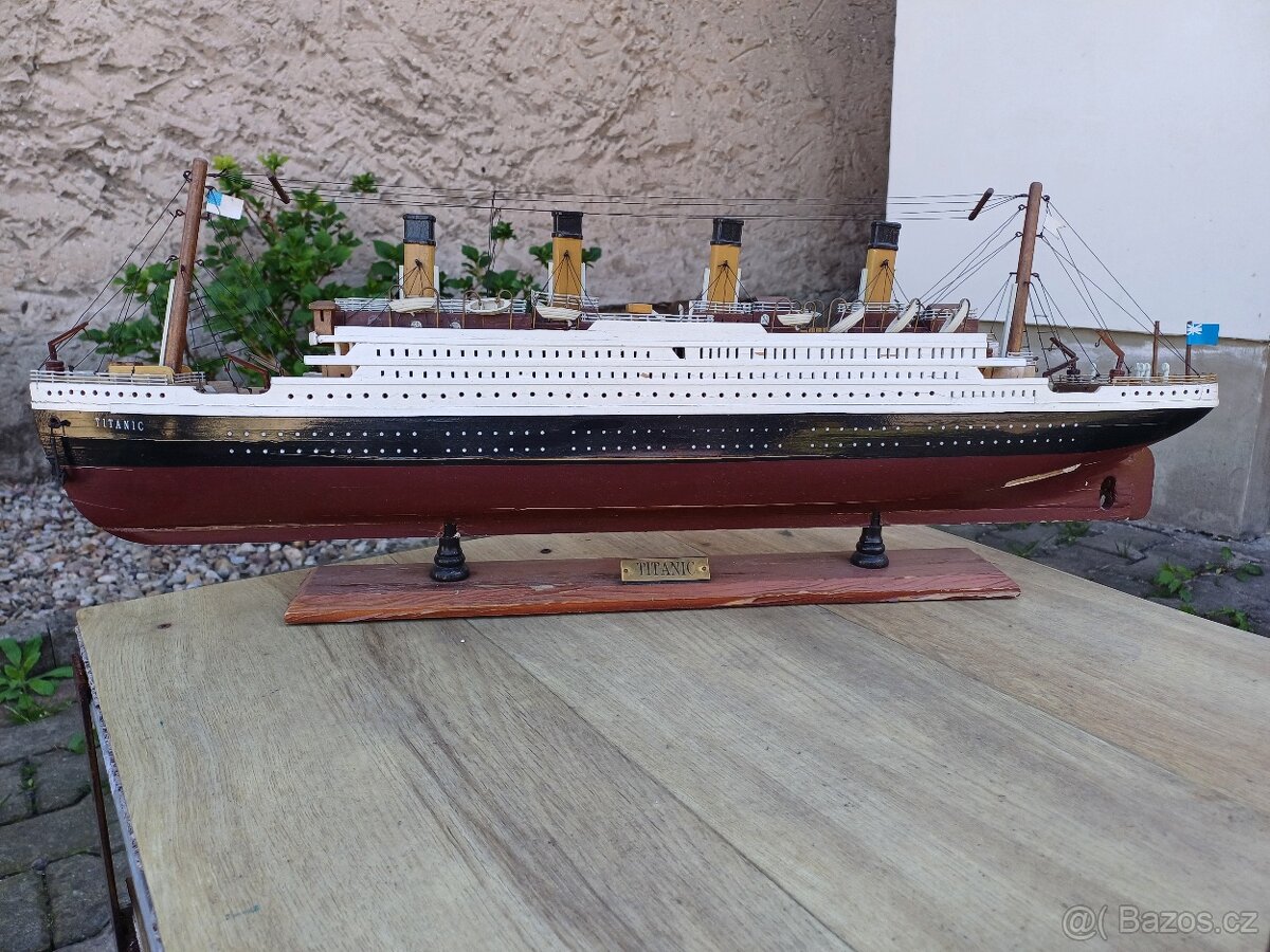 Dřevěný model lodi Titanic