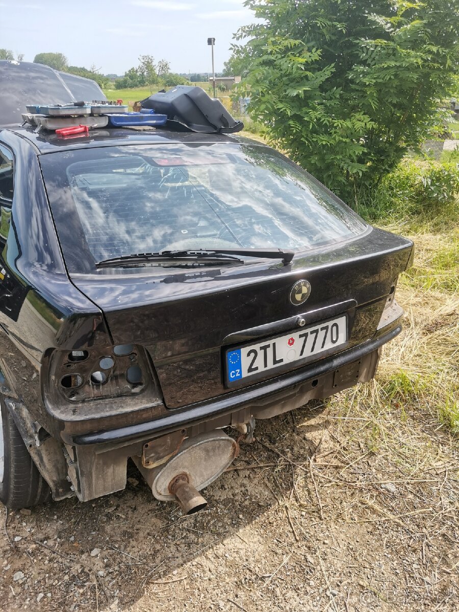 BMW E36 compact kufr