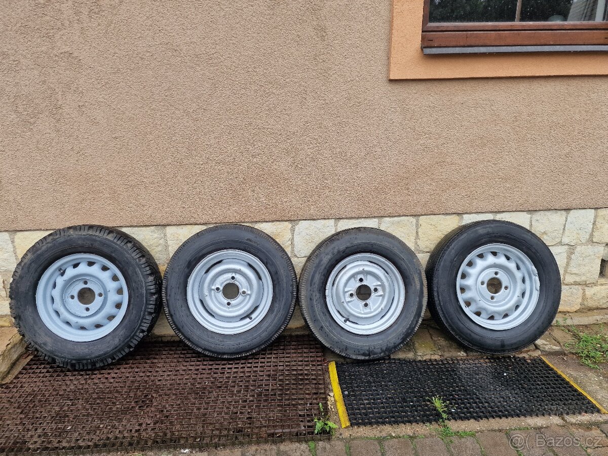 Pneumatiky s disky Škoda,Spartak