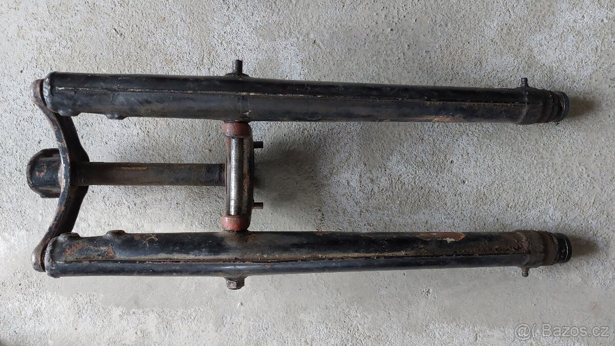 ČZ 150C přední vidlice (tlumiče, kluzáky, šavle, krk, brýle)
