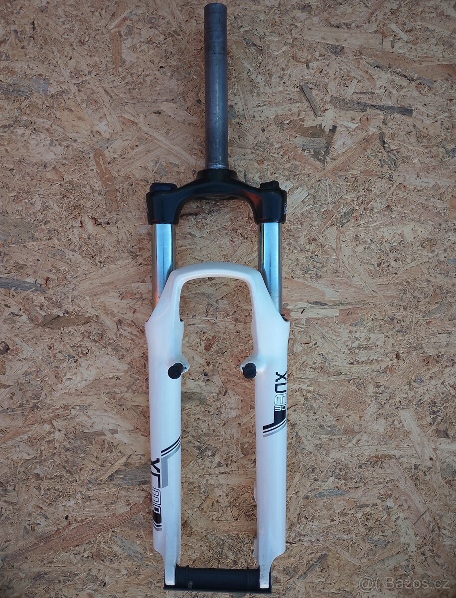 Odpružená vidlice SR Suntour XCM 30, 26"