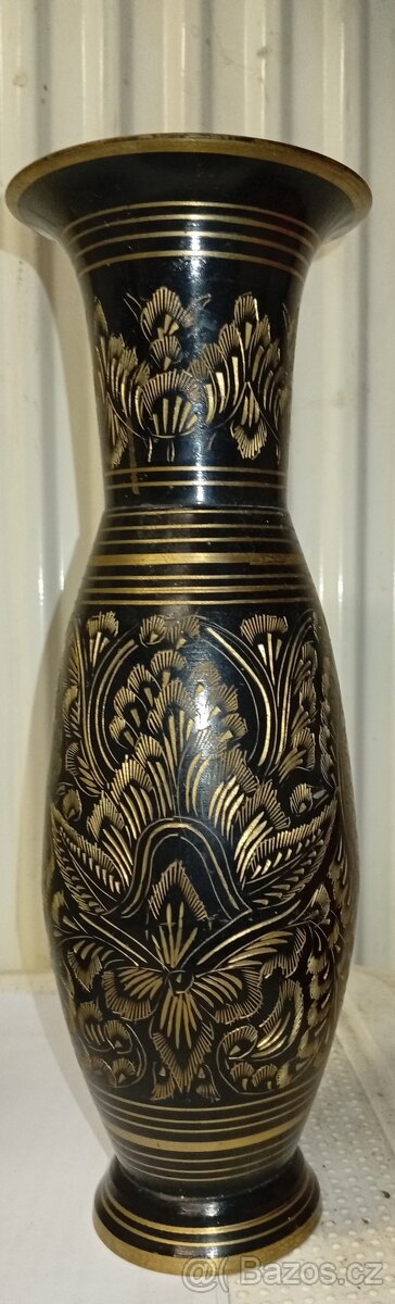 Mosazná váza černá zlatá