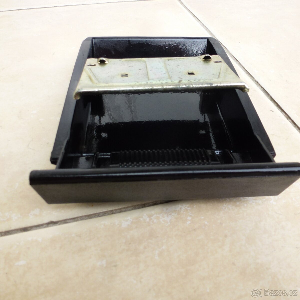 Suzuki Samurai přední popelník