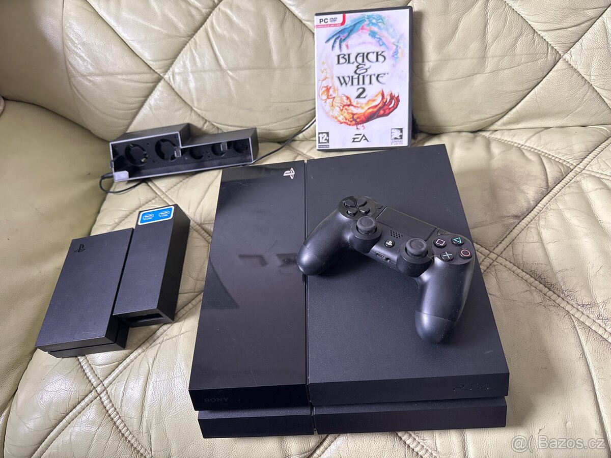 Play station 4 500GB + PS TV + ovladač + kabely - komplet