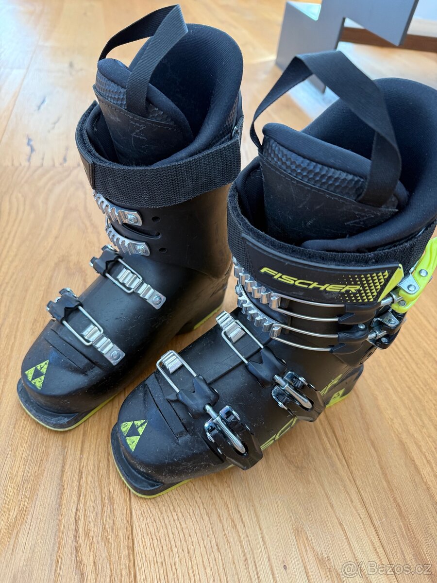 Prodám juniorské lyžáky Fischer RC4 60, vel 225
