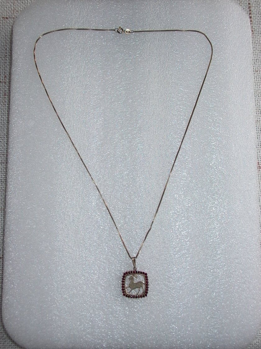 Starožitný přívěsek s řetízkem s českými granáty