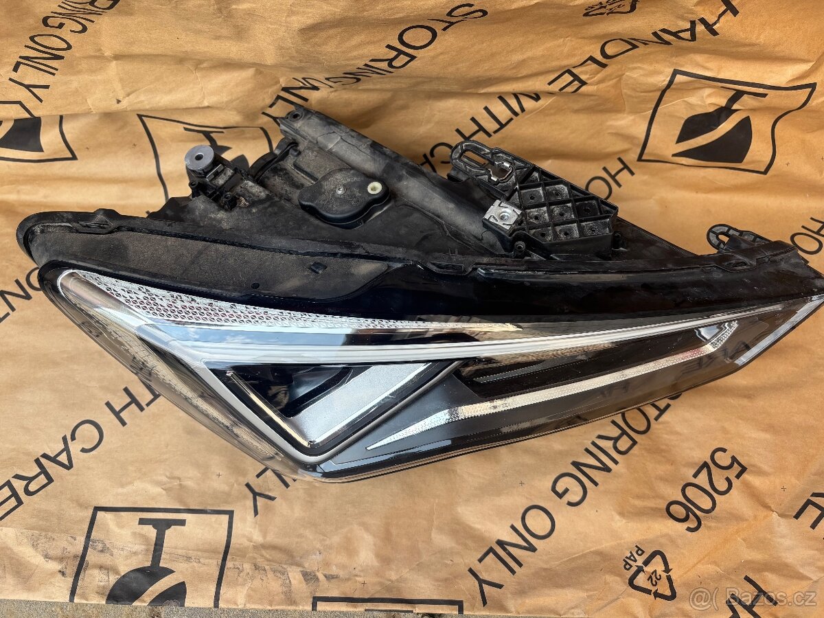 PP světlomet full led Seat Leon 4