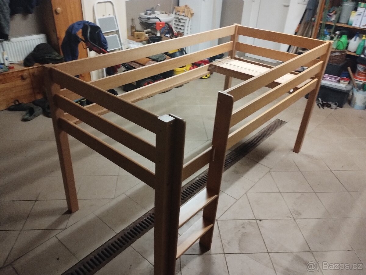 Zvýšená dětská postel