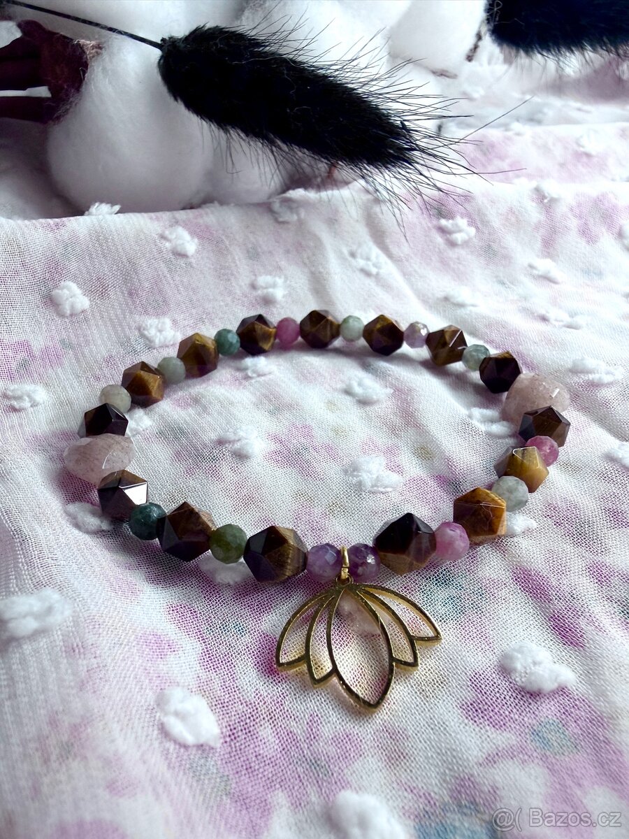 Náramek z minerálů