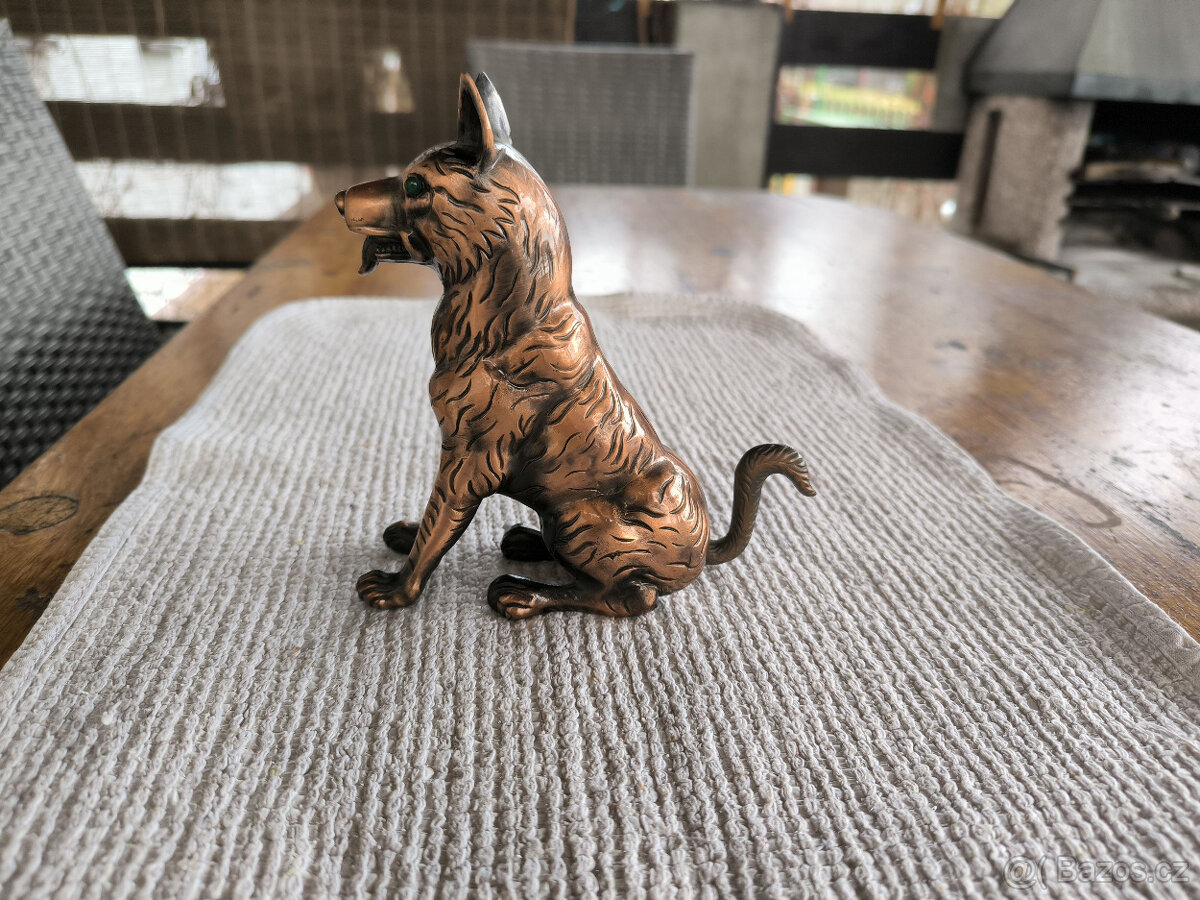 PRODÁM PEJSKA NA ZAPALOVÁNÍ DOUTNÍKŮ A CIGARET, STAROŽITNOST