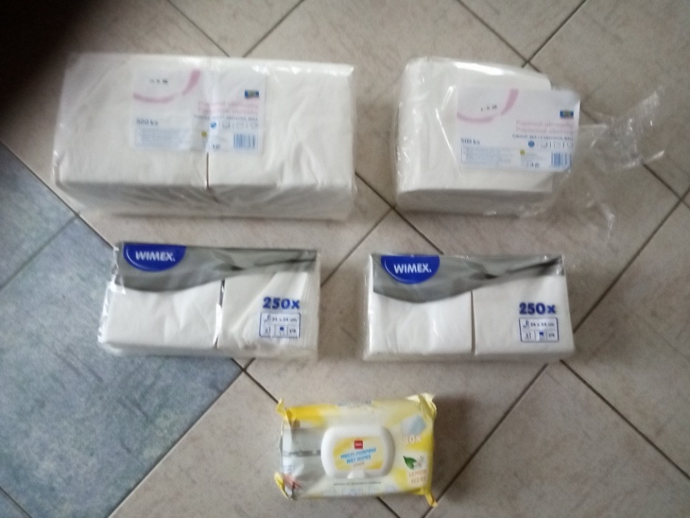 NOVÉ papírové/vlhčené ubrousky, útěrky, vložky, tampony