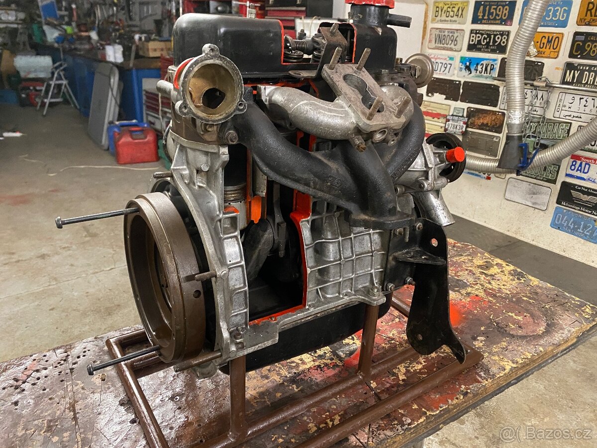 Pomůcka autoškola Motor výřez Škoda 100