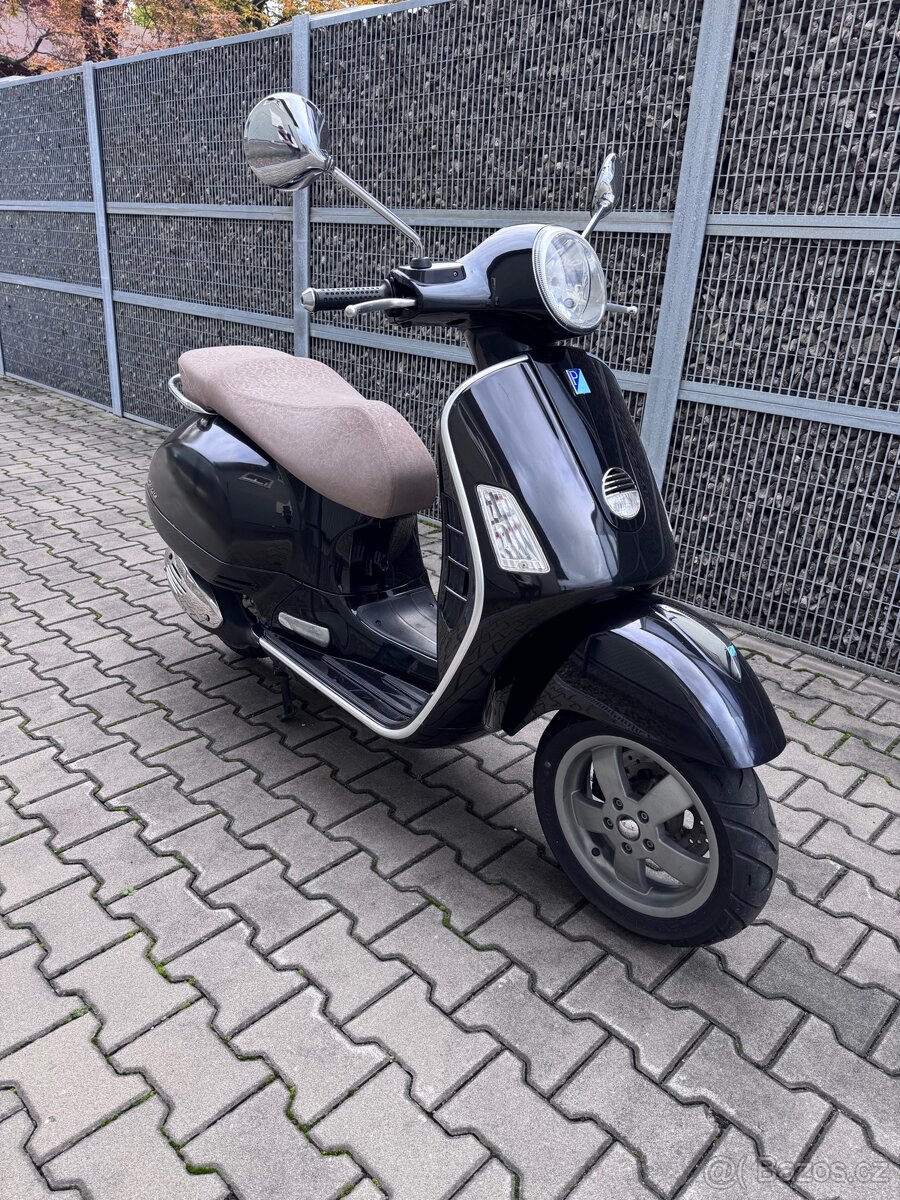 Vespa GTS 125 Nero Vulcano