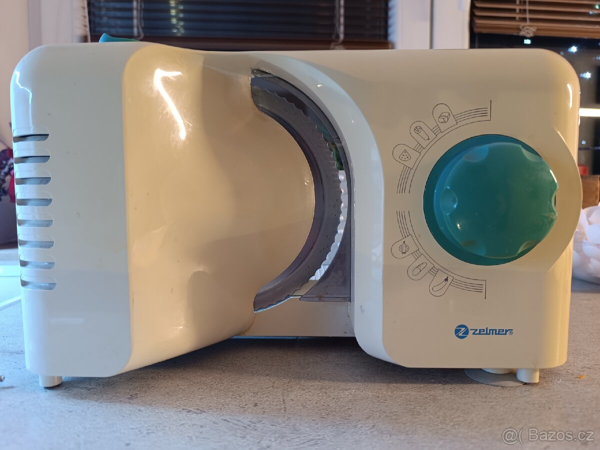 Elektrický kráječ na chleba