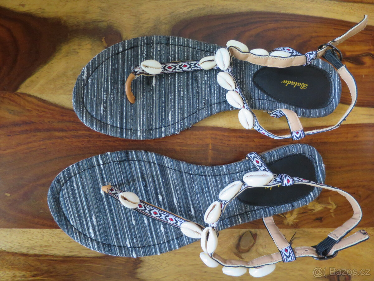 Nové dámské sandály / žabky s mušlemi