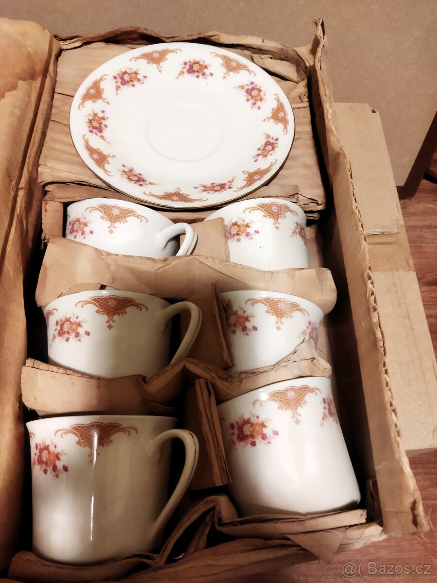 Kavový porcelánový set s podšálkem