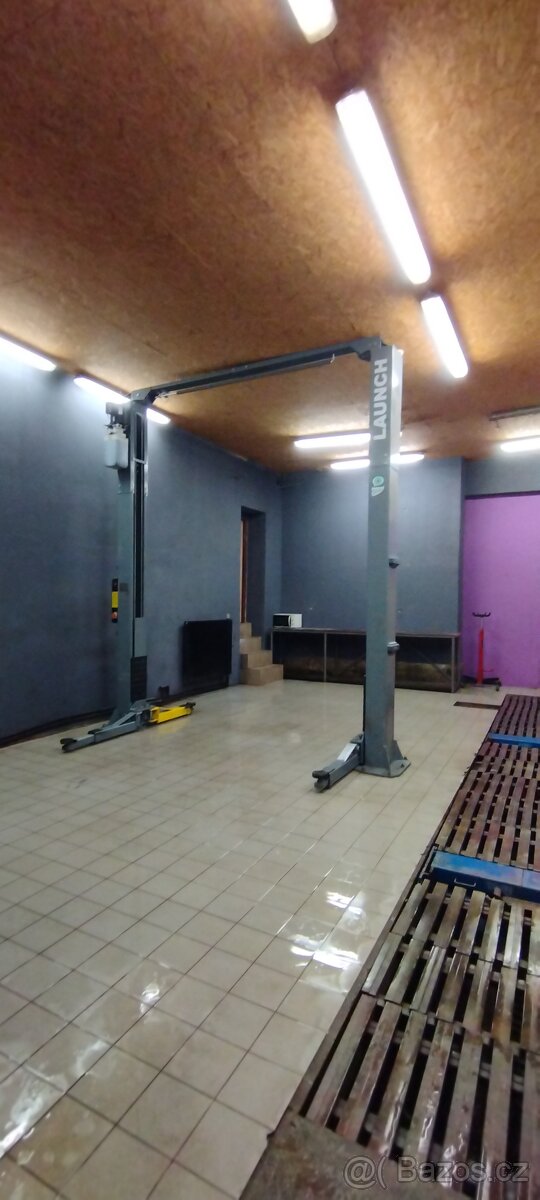 Dvousloupový hydraulický zvedák 4000Kg