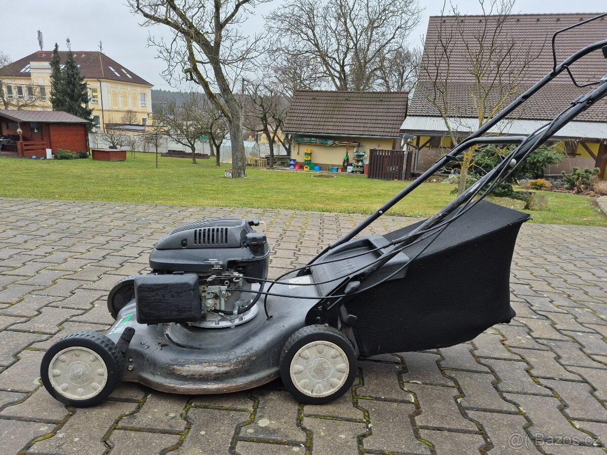 prodám benzínovou sekačku HONDA MTD 75