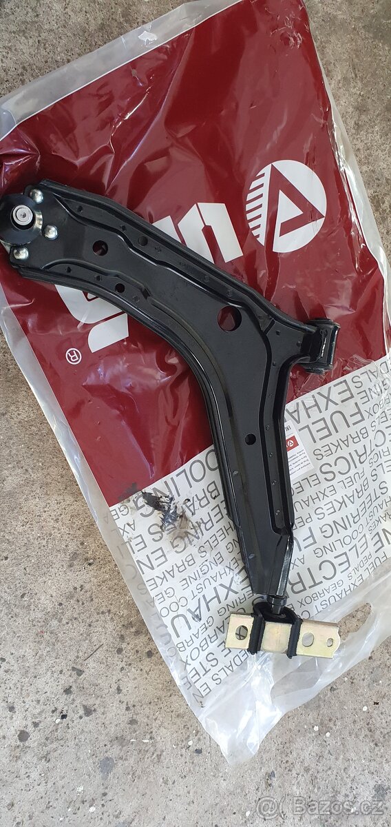 Škoda Favorit levé rameno