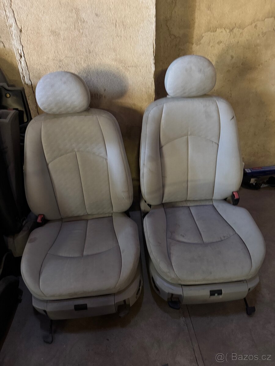 Prodám sedačky přední z Mercedes-Benz W211 kombi (2003)