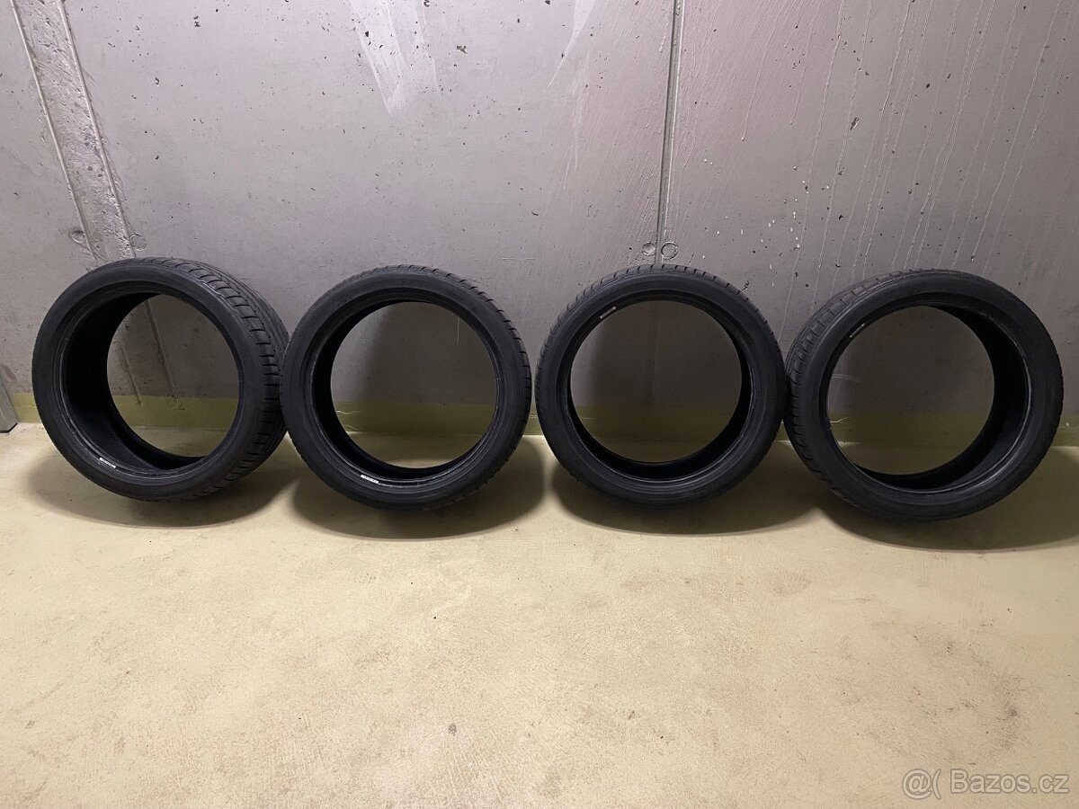 Letní pneu BRIDGESTONE POTENZA 215/40 R17 téměř nové