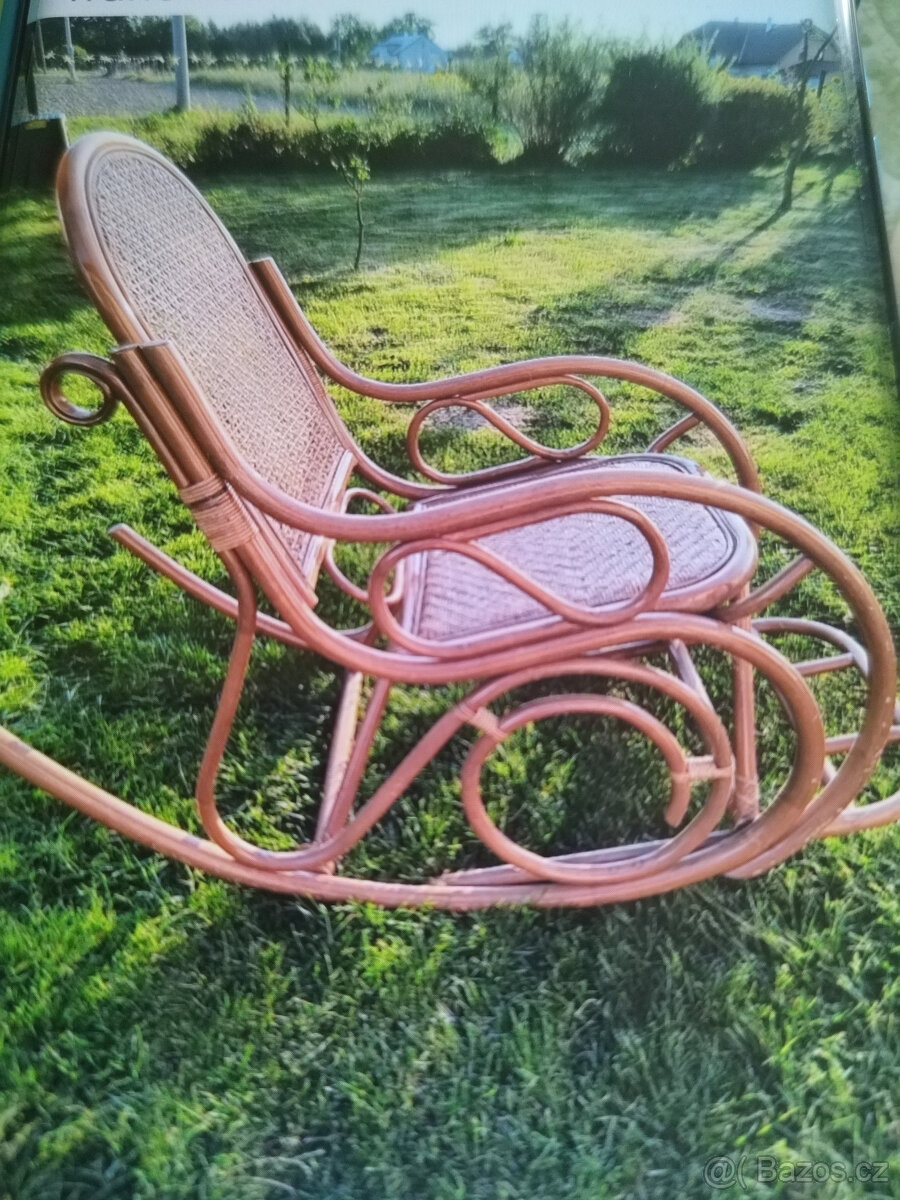 PRODÁM VLNĚNE DEKY A HOUPÁCI KŘESLO