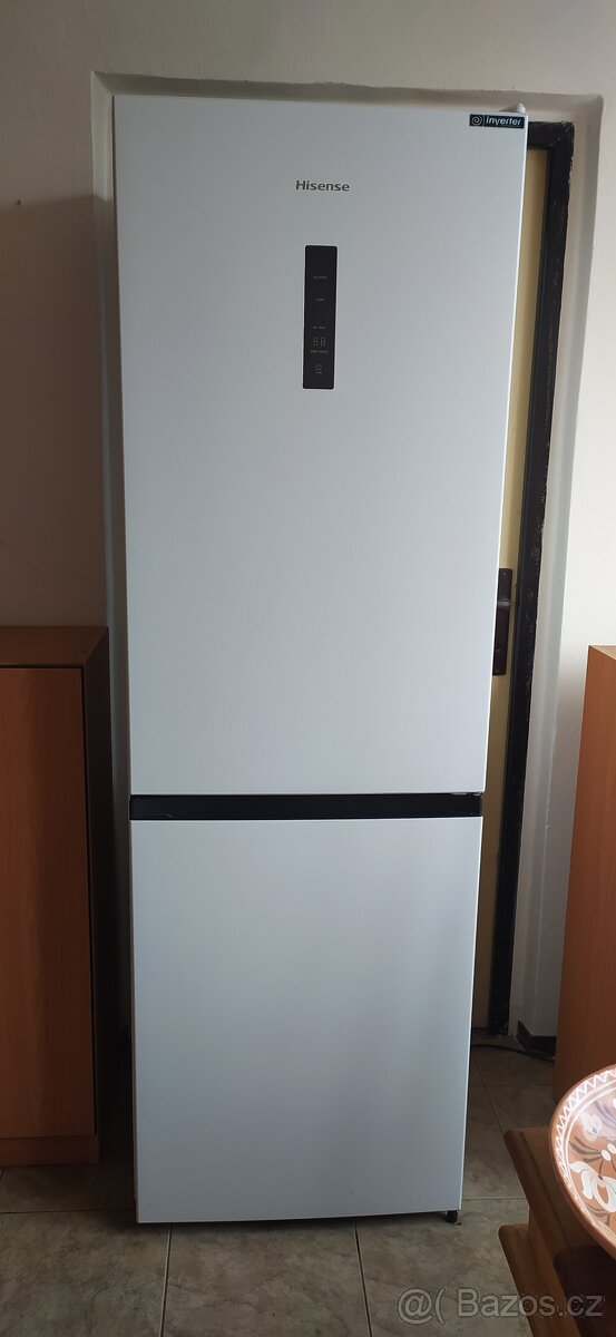 Prodám kombinovanou lednici Hisense s prodlouženou zárukou