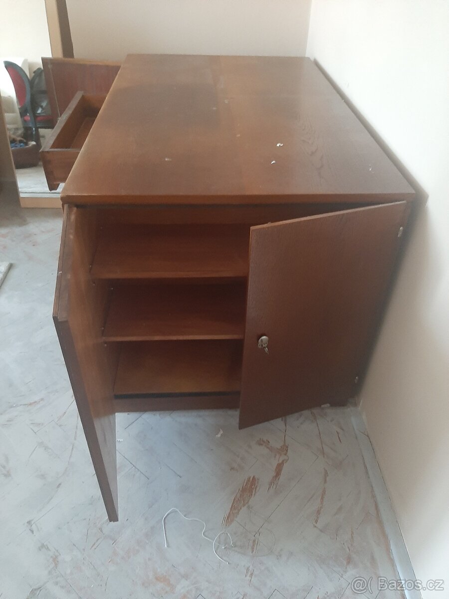 Psací stůl 60.   léta