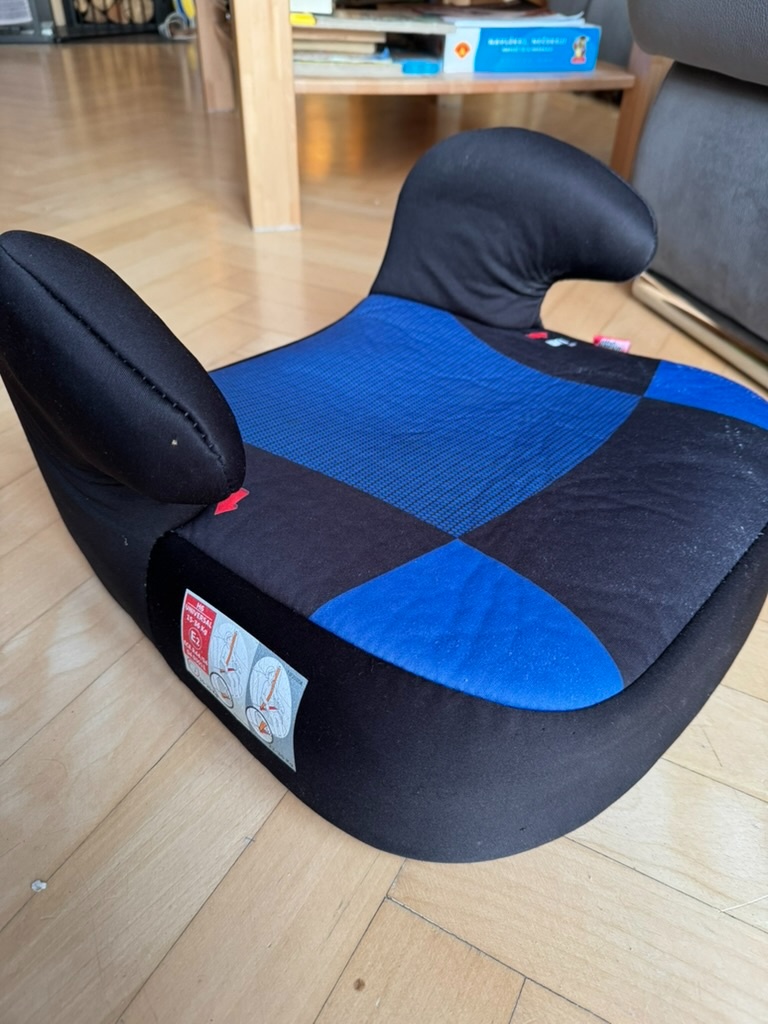 Dětský podsedák do auta