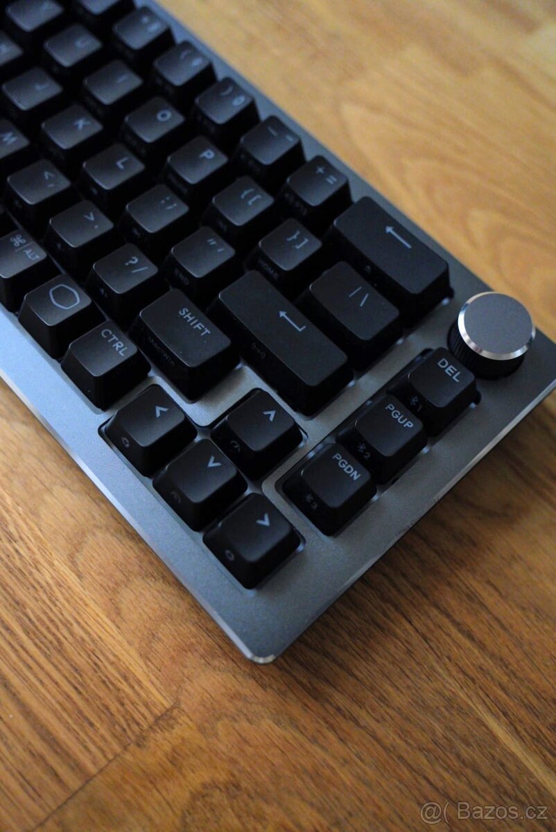 Mechanická klávesnice Cooler master ck721