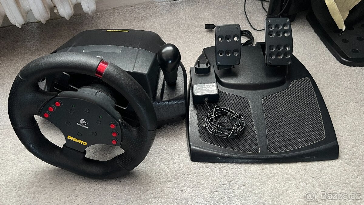 Volant Logitech Momo Racing Force Feedback