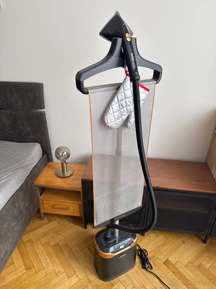 Napařovač oděvu Tefal ProStyle Care