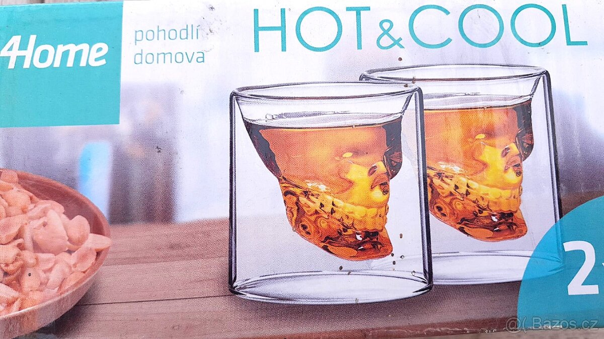 Skleničky ve tvaru lebky na teplé i studené nápoje