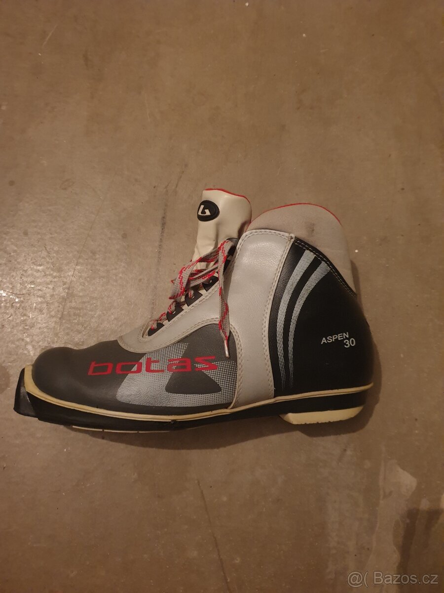 Boty na běžky + vazání