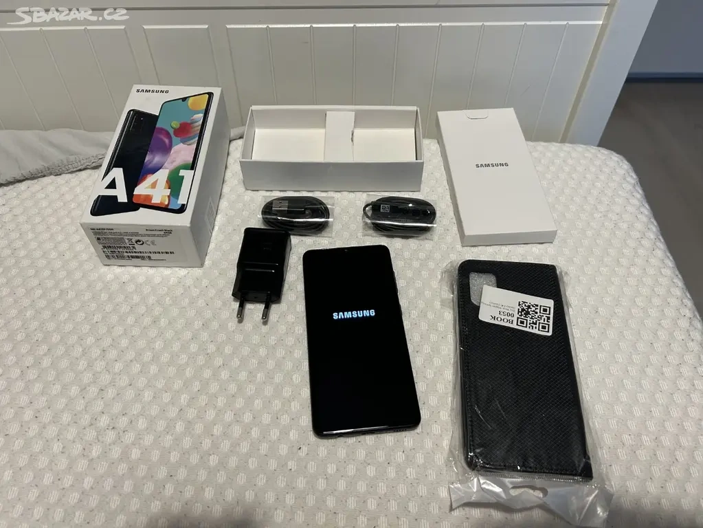 Samsung A41 + kompletní příslušenství, barva černá