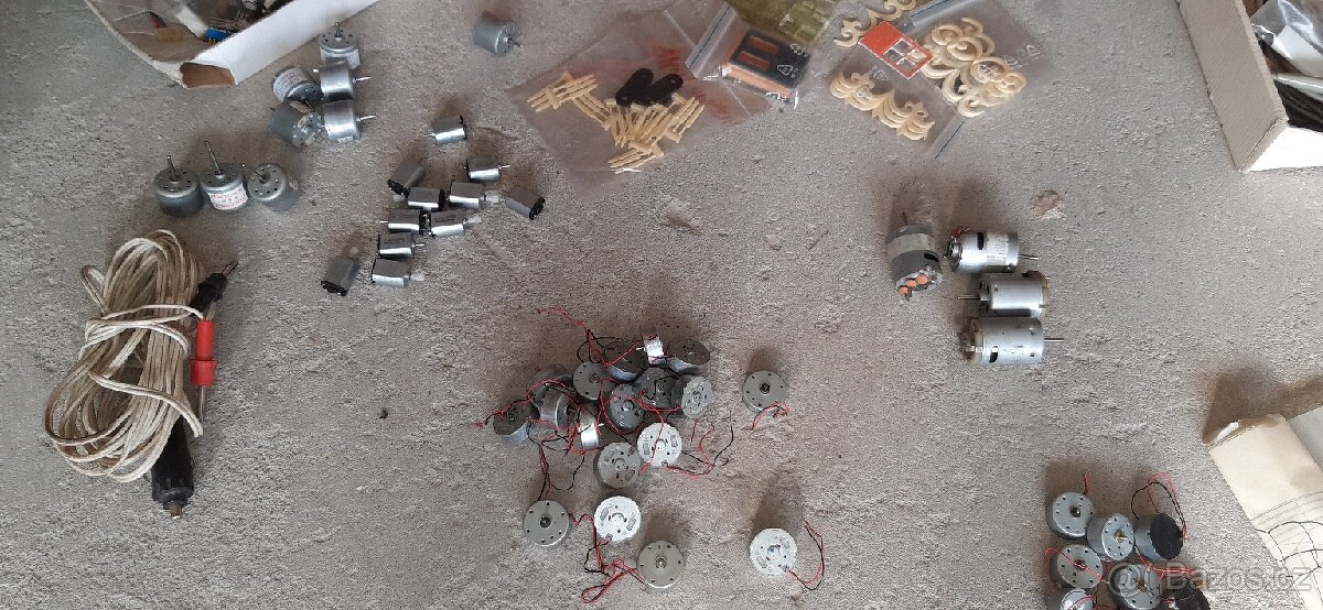 Různé díly na letadelka modely planky