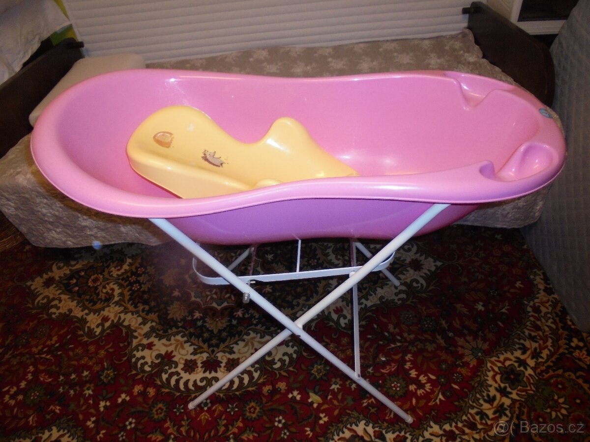 Koupací souprava pro děvčátko - vanička, podložka, stojan