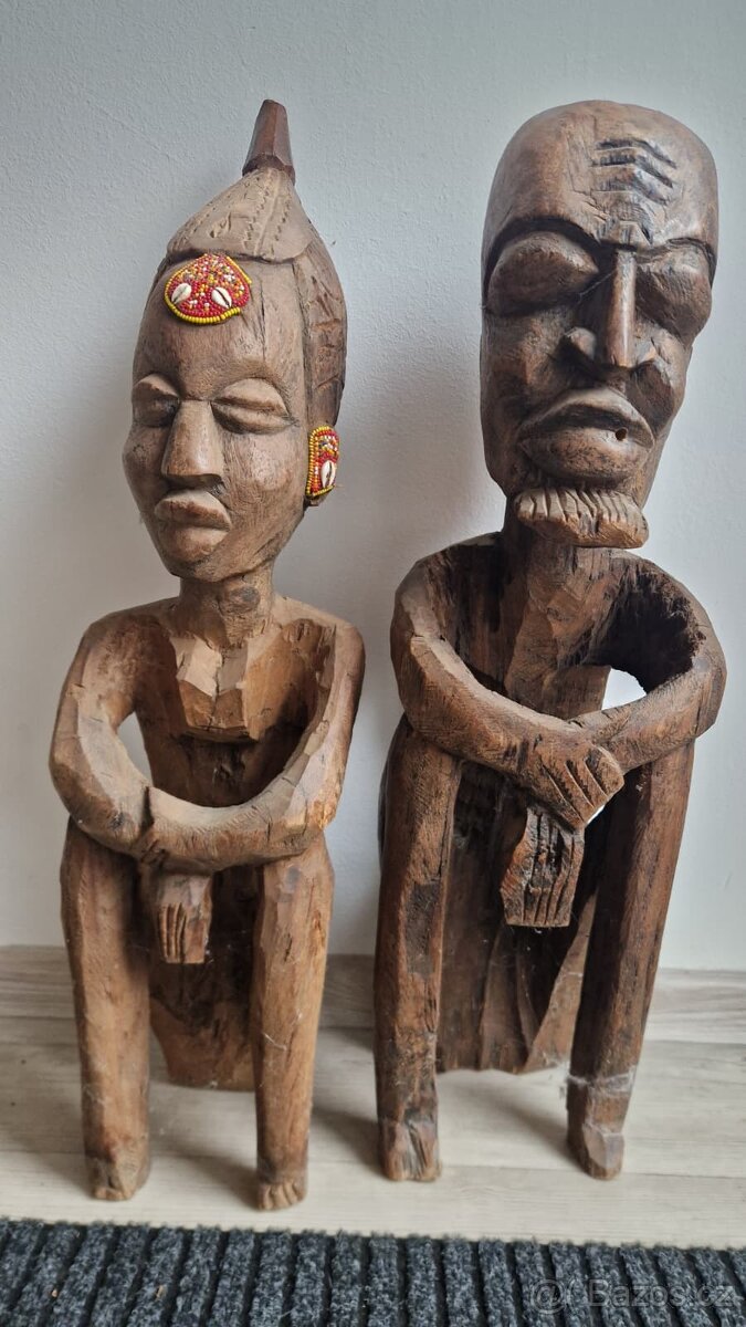 Dvojice ancestorálních figur kmen IGBO - Nigérie, dovoz 1950