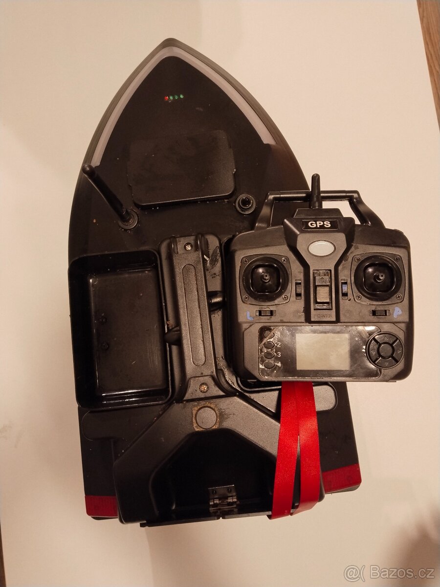 Tříkomorová zavážecí lodička s GPS