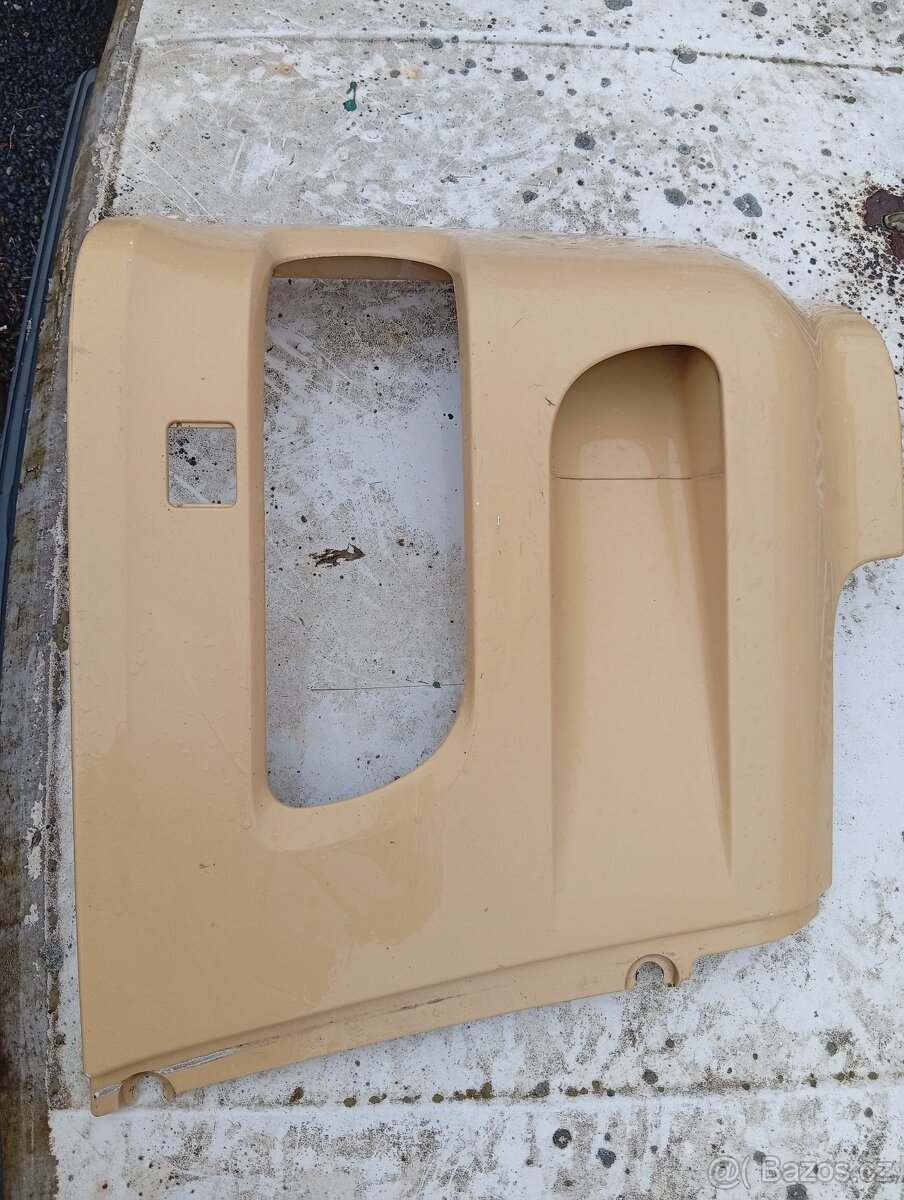 DAF CF krátce použitý plastový roh kolem světla