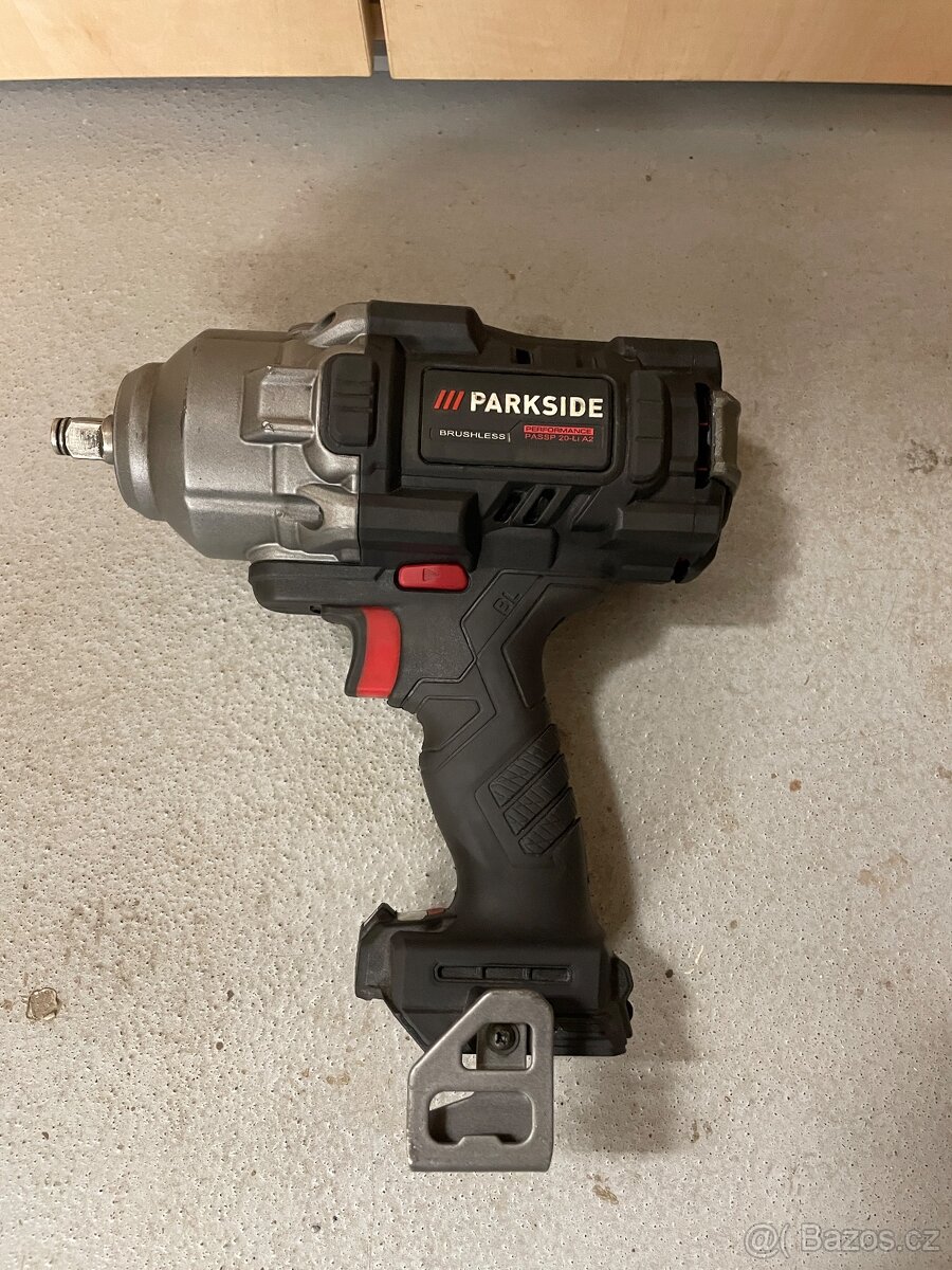 Aku rázový utahovák Parkside Performance